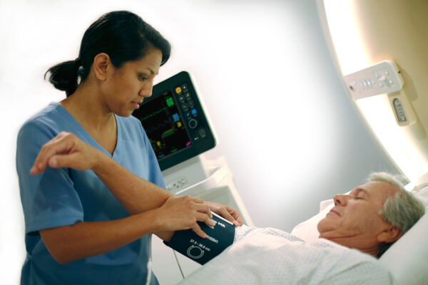 Монитор пациента во время МРТ Philips Invivo Expression MR